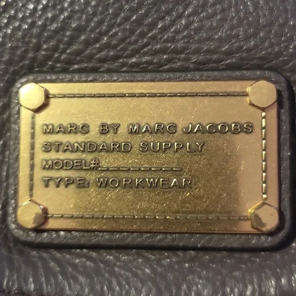 Marc By Marc Jacobs Gray Leather Shoulder Bag with Slouchy Design - Picture 2 of 16